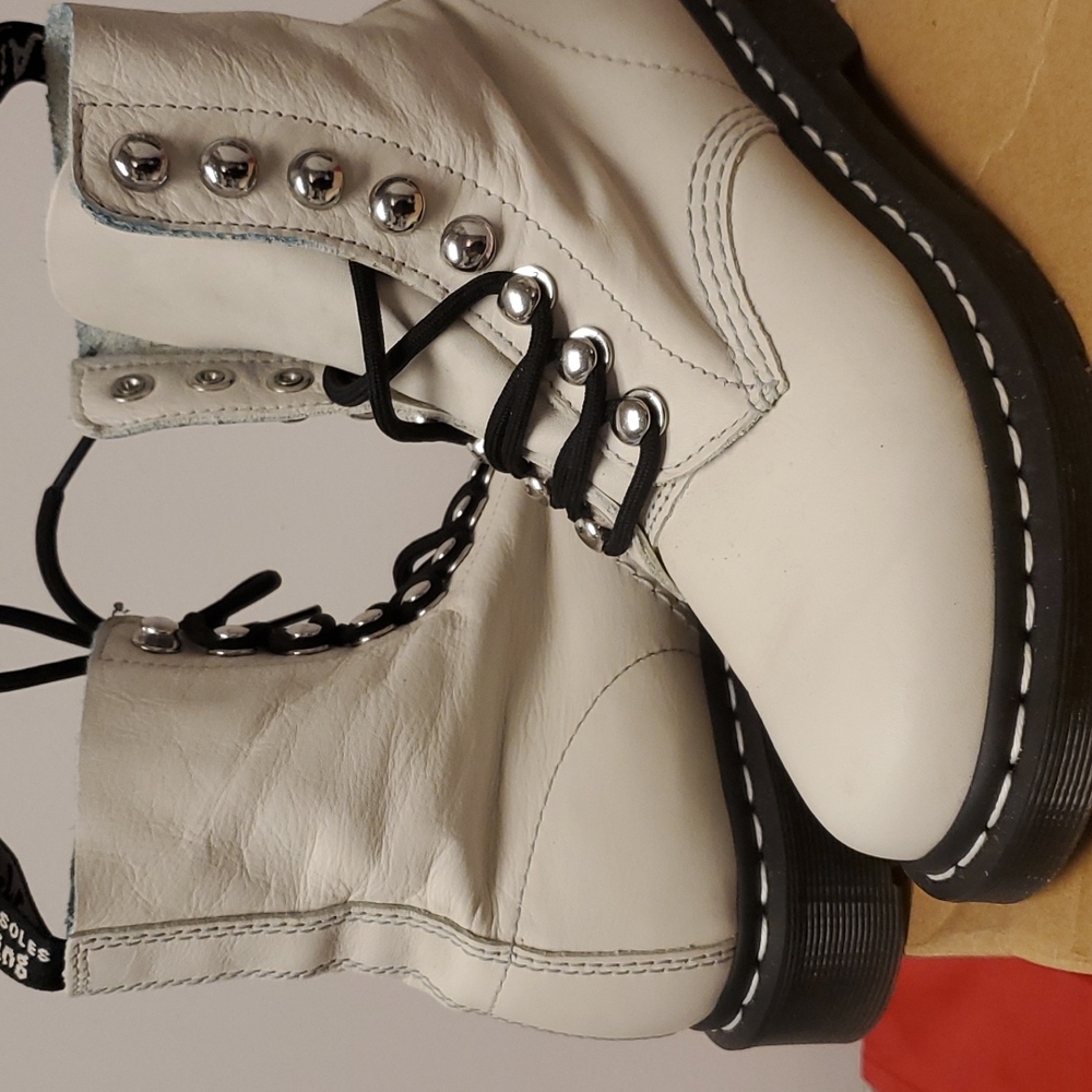 GUC Dr Martens